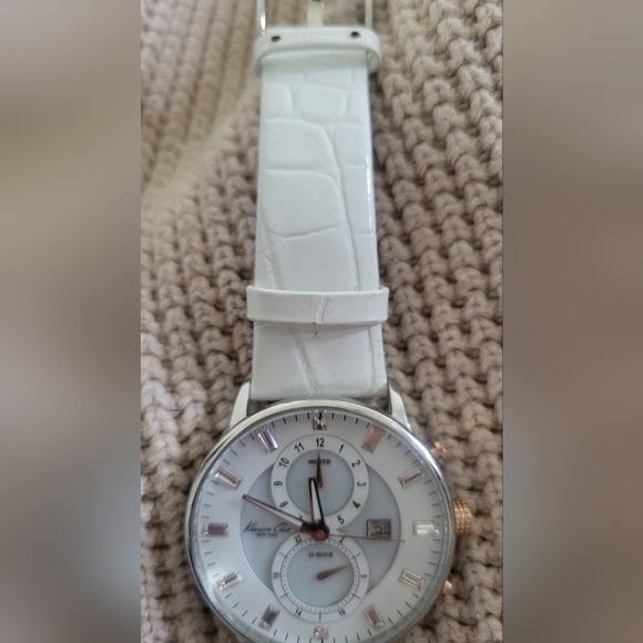 Kenneth Cole Classic Silver Dial Watch - Picture 5 of 8